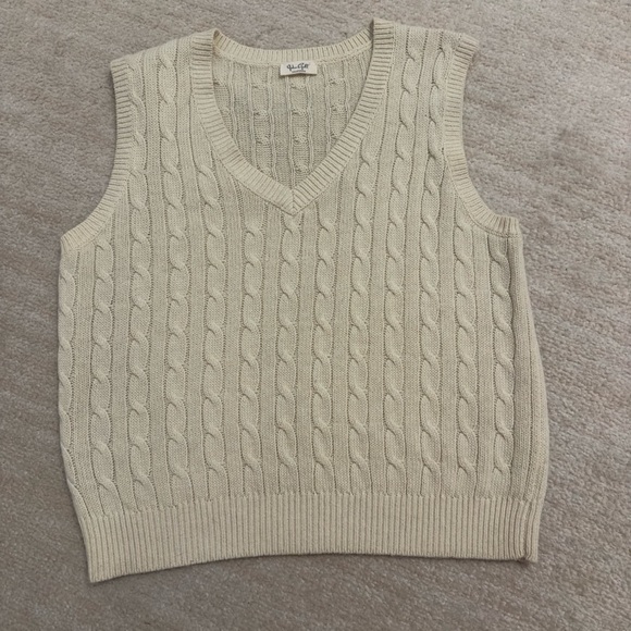 Brandy Melville Sweaters - Brandy Melville Cableknit Vest
